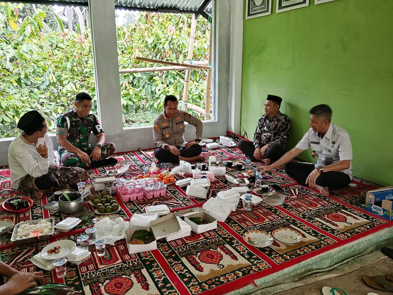 Suasana Non Formal dalam kegiatan diskusi lintas sektoral!