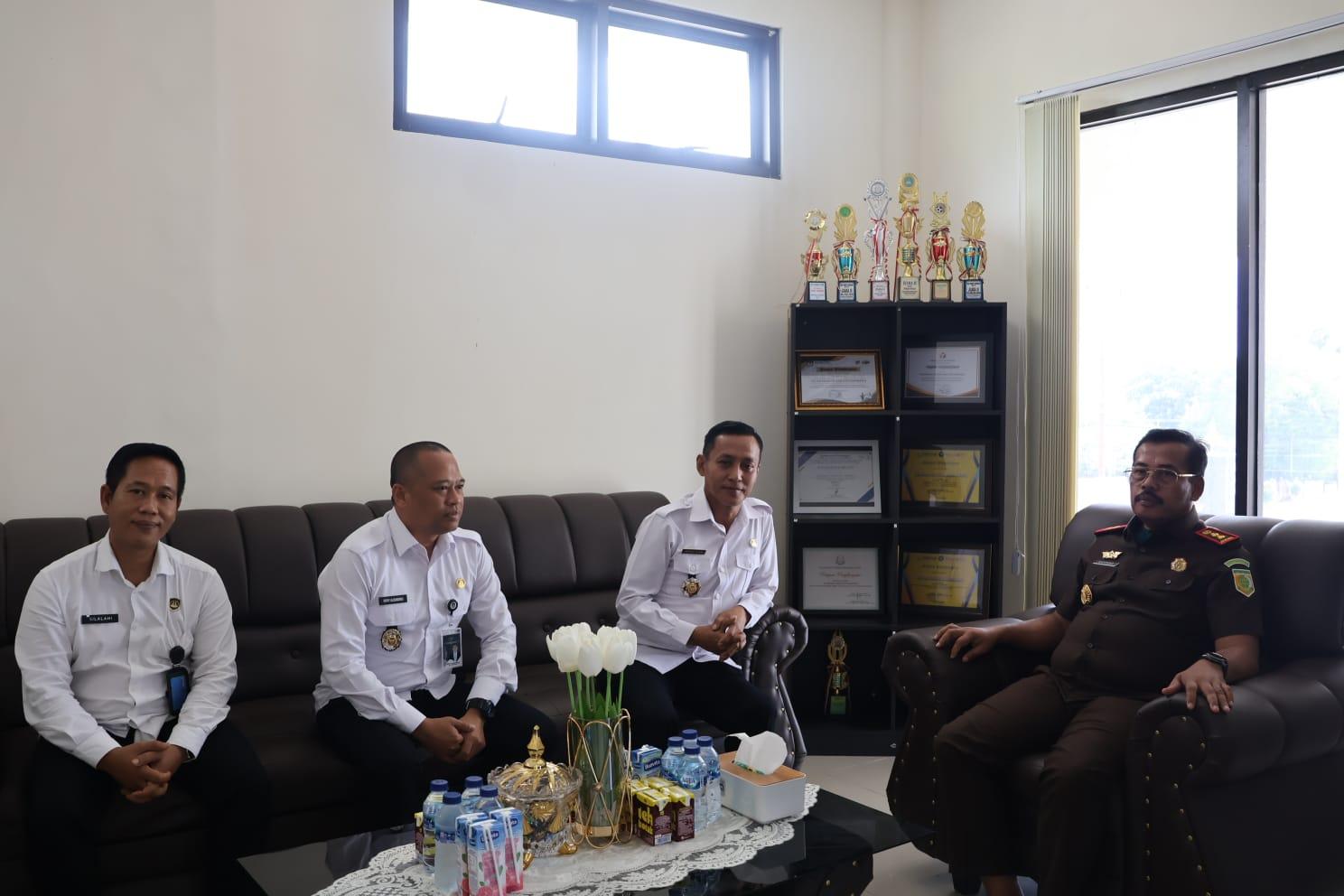 Perkuat Sinergi Antar Lembaga, Kepala Kantor Imigrasi Kelas II Non TPI Kotamobagu Kunjungi Kejaksaan Negeri Kotamobagu