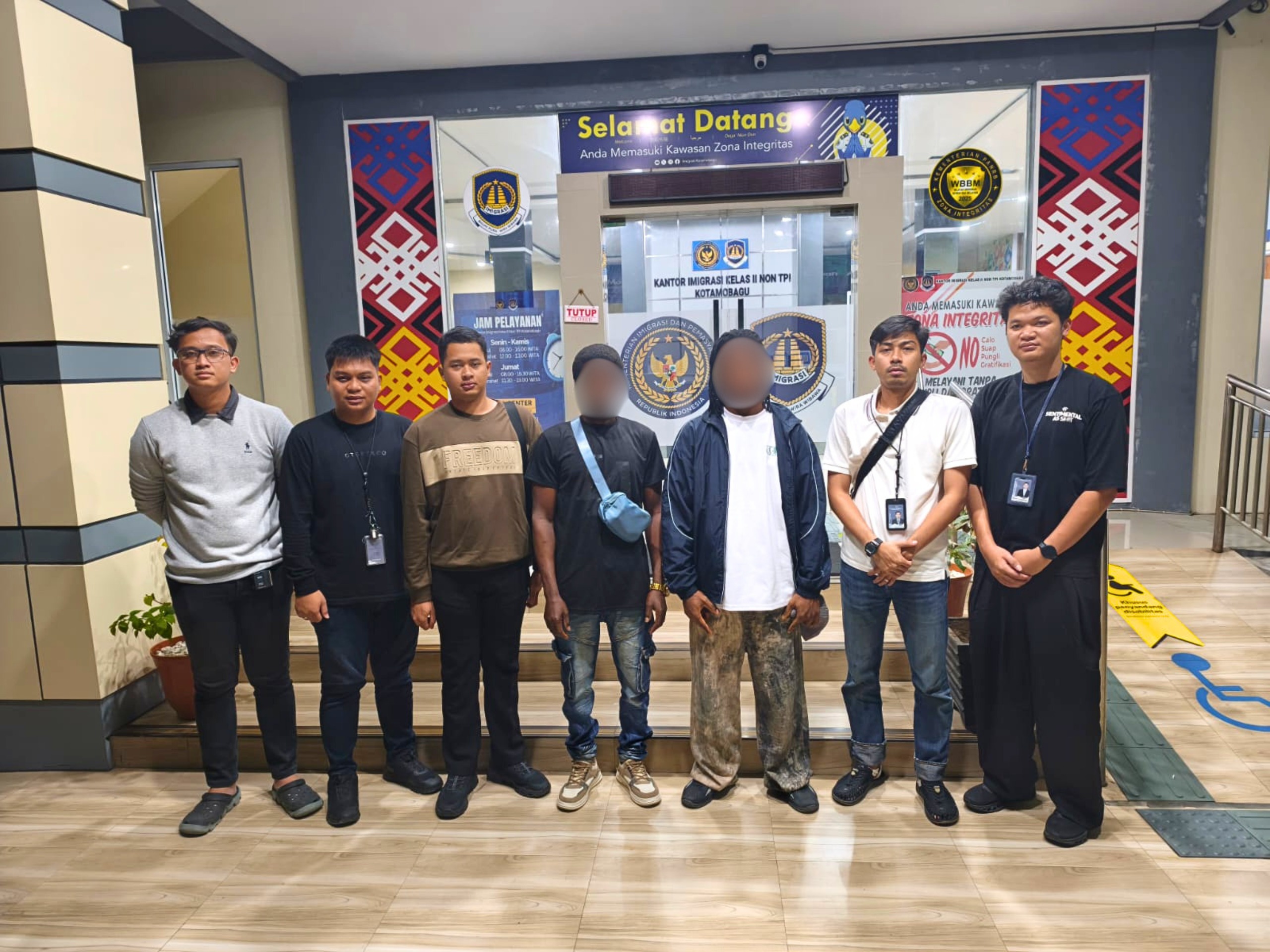 Tegakkan Aturan Keimigrasian, Imigrasi Kotamobagu Deportasi Dua Warga Negara  Nigeria 